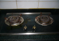 燃气灶火小的原因是什么？燃气灶火小的原因及解决方法